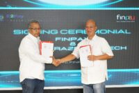 SVP Telco & Digital Goods Services Finnet, Dandit Hardiarto (kiri) dan Direktur Utama E2pay Razer Fintech Company, Cecil Constantino usai penandatanganan kerja sama dalam penyediaan voucher games digital antara Finnet & E2Pay Razer di Jakarta beberapa waktu lalu. Foto/Telkom