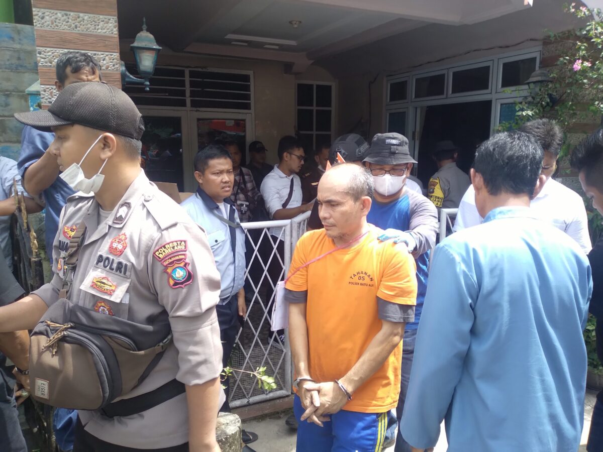 Tersangka Ahmad Yuda saat menjalani rekonstruksi, Senin (11/12/2023. Foto:Arga/matapedia6