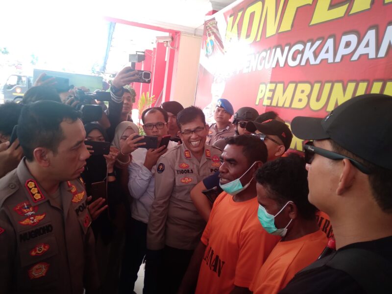 Polisi menghadirkan bandar dan pemian sie jie dalam jumpa pers di Polresta Barelang, Kamis (21/12/2023). Foto:Rega/matapedia6