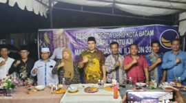 Anggota DPRD Batam Arlon Veristo di tengah beberapa waktu lalu. Foto:matapedia6