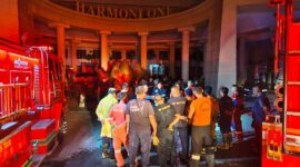 Kebakaran terjadi di Hotel Harmoni One Batam Center, Jumat (8/12/203). Foto:Dok-Pemadam Pemko Batam