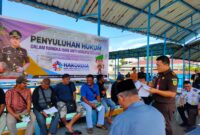 Kejari Batam memberikan sosialisasi penyuluhan hukum di Sekupang, Senin (11/12/2023). Foto:Dok/is
