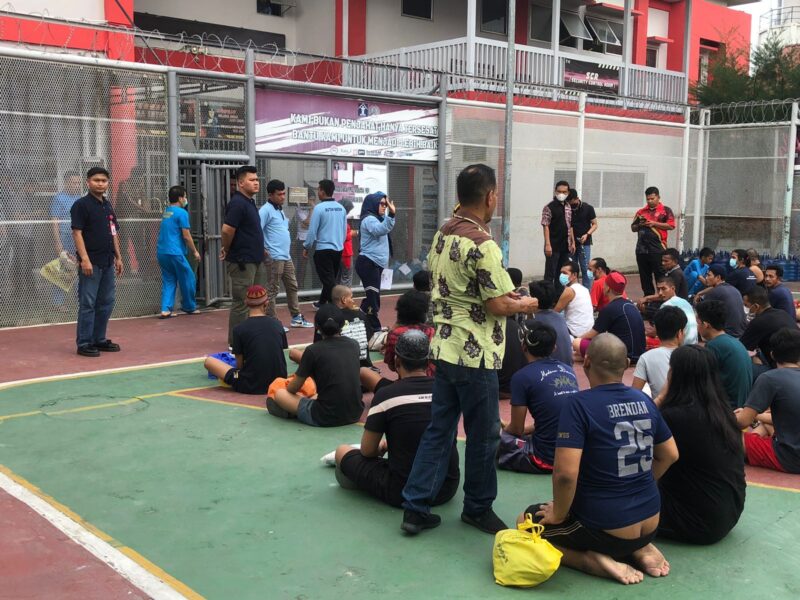 35 tersangka tiba di Rutan Batam. Foto:Dok/Ist