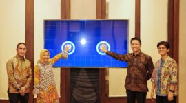 Direktur Group Business Development Telkom, Honesti Basyir; Direktur Utama AdMedika, Dwi Sulistiani; CEO KlikDokter, Hendra Tjong; Presiden Komisaris Kalbe Farma, Irawati Setiady saat peluncuran layanan telemedis tanpa uang tunai, kolaborasi antara AdMedika & KlikDokter beberapa waktu yang lalu. Foto:Dok/Telkom