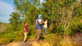 Polisi melakukan olah TKP. Foto:Lucia/matapedia6