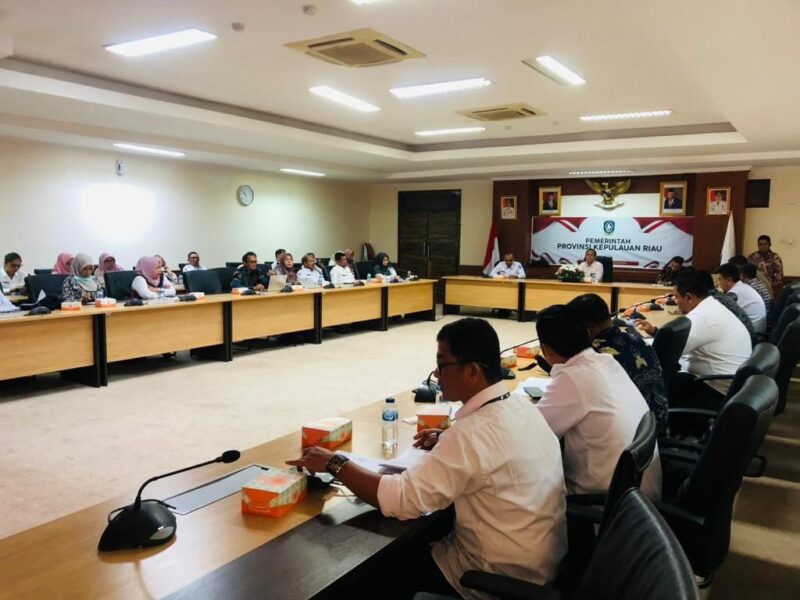 Ombudsman bersama pemrov Kepri. Foto:Dok/Ombudsman