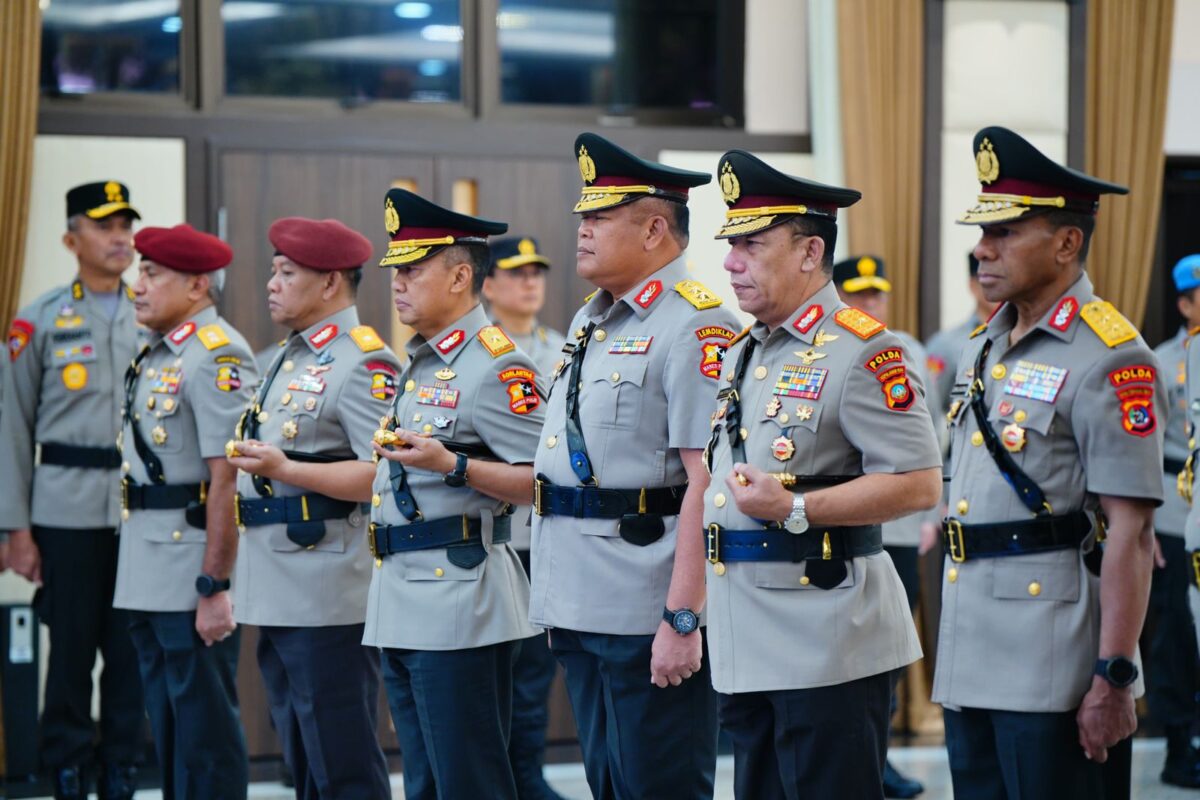 Sejumlah Pati Polri melakukan upacara serah terima jabatan (sertijab) yang dipimpin langsung Kapolri Jenderal Polisi Listyo Sigit Prabowo di gedung Rupatama, Mabes Polri, Jakarta, Kamis (14/12/2023). Matapedia6.com/ Dok. Humas Polri