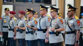 Sejumlah Pati Polri melakukan upacara serah terima jabatan (sertijab) yang dipimpin langsung Kapolri Jenderal Polisi Listyo Sigit Prabowo di gedung Rupatama, Mabes Polri, Jakarta, Kamis (14/12/2023). Matapedia6.com/ Dok. Humas Polri