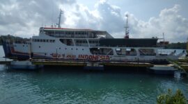 Kapal ASDP Batam roro di pelabuhan Roro Punggur, Jumat (15/12/2023). Foto:lucia/matapedia6