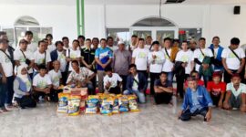 Amri, Penasehat ATB Kurir tengah bersama Yayasan Mohammad Al-Fateh, Minggu (17/12/2023). Foto:Dok/Istimewa