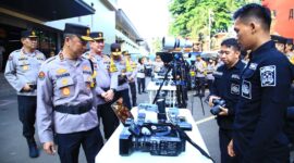 Polri mengecek personel yang akan mengamankan arus mudik Natal dan Tahun  Baru. Foto:/istimewa

