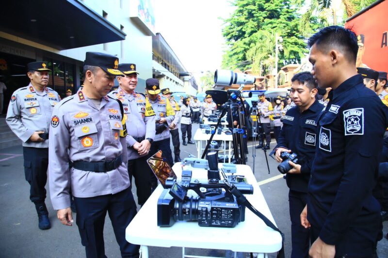 Polri mengecek personel yang akan mengamankan arus mudik Natal dan Tahun  Baru. Foto:/istimewa
