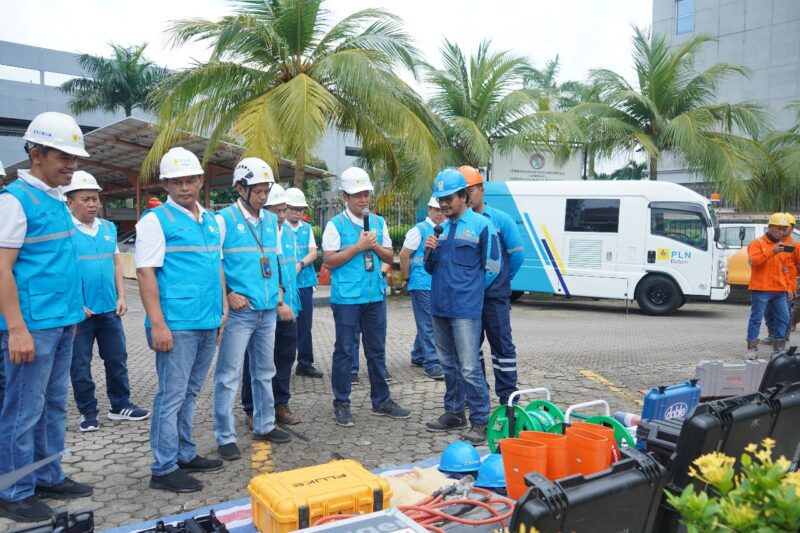 Petugas PLN menggelar apel pada Rabu (20/12/2023). Foto:Dok/PLN