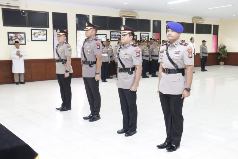 Kompol Budi Hartono saat serah terima jabatan di aula Polresta Barelang, Jumat (22/12/2023)
Matapedia6.com/ luci