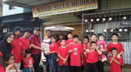 Caleg DPRD Kota Batam Partai PDIP dapil 2 Ependi Tan mengunakan topi. Foto:Ist/matapedia6