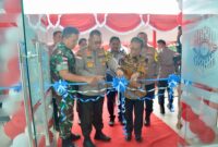 Kapolda Kepri bersama Ketua DPRD Kepri potong pita, Kamis (28/12/2023). Foto:Dok/Humas Polda