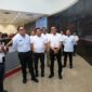 Wakil Menteri Badan Usaha Milik Negara (BUMN) Kartika Wirjoatmodjo (kedua dari kiri) didampingi Direktur Utama Telkom Ririek Adriansyah (Ketiga dari kiri), Direktur Network Telkomsel Indra Mardiatna, dan Direktur Keuangan dan Manajemen Risiko Telkomsel Mohamad Ramzy meninjau Integrated Operation Center Telkomsel dalam rangkaian acara kunjungan ke Posko TelkomGroup SIAGA NARU 2023/2024 di Jakarta, Jumat (29/12).Foto:Dok/Telkom