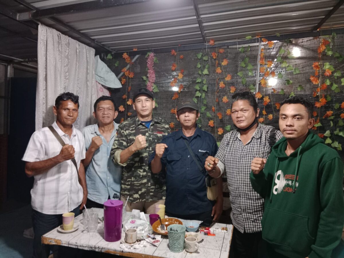 Rusmanto di tengah bersama Sekretaris Gempita Kota Batam. Foto: Ramdan/matapedia6