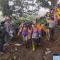Instagram/ @basarnas_padang
Tim sar gabungan melakukan evakuasi korban meninggal akibat erupsi Gunung Marapi di Sumatera Barat (Sumbar) (Selasa, 05/12/23)