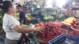 Salah satu pedagang di pasar SP Plaza, Sagulung, Batam, Kamis (712/2023). Foto:Arga-matapedia6.