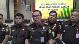Kepala Kejaksaan Negeri Batam, I Ketut Kasna Dedi dalam release capaian kinerja Kejaksaan Negeri Batam tahun 2023, Rabu (27/12/2023). Foto:rega/matapedia6