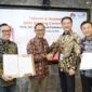 Kiri ke kanan: Direktur Digital Business Telkom, Muhamad Fajrin Rasyid; Direktur Strategic Portfolio Telkom, Budi Setyawan Wijaya; CEO Huawei Indonesia, Long; dan CEO of Carrier Network Business Group Huawei Indonesia, Steven Wang usai penandatanganan MoU kesepakatan kerja sama strategis dalam pembangunan layanan dan solusi B2B (Business-to-Business) antara Telkom dan Huawei Indonesia di Jakarta, Kamis (14/12).Foto:Dok/Telkom.