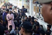 Matapedia6.com/NettPengungsi Rohingya kembali tiba di Aceh dan relawan membawa ke Kantor Gubernur Aceh karena masyarakat menolok untuk dibawa kepengungsian.