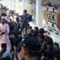 Matapedia6.com/NettPengungsi Rohingya kembali tiba di Aceh dan relawan membawa ke  Kantor Gubernur Aceh karena masyarakat menolok untuk dibawa kepengungsian.
