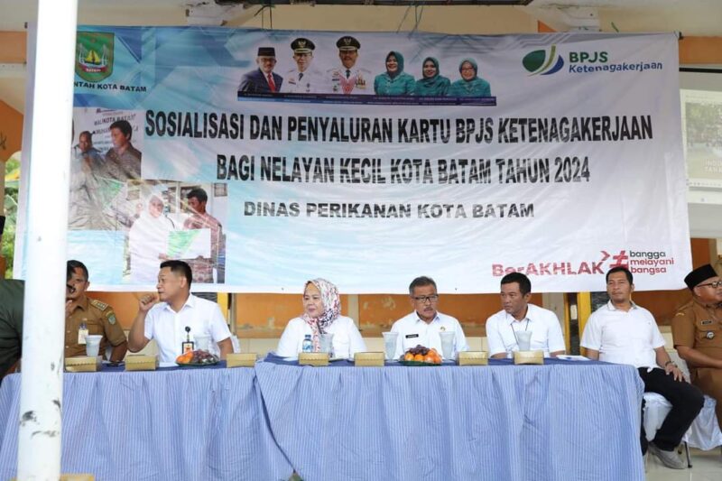 Dinas Perikanan Batam salurkan kartu BPJS TK bagi nelayan. Foto:Dok/Diskominfo Batam