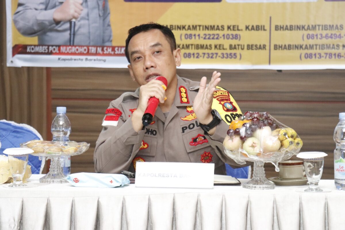 Kapolreata Barelang saat melakukan silaturahmi dengan masyarakat Nongsa, Jumat (5/1/2024). Matapedia6.com/ Dok  Humas