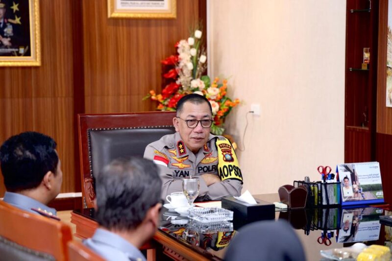 Kapolda Kepri Irjen Pol Yan Fitri Halimansyah saat audiensi dengan Kakanwil Kemenkumham Kepri yang diselenggarakan di Ruang Kerja Kapolda Kepri. Senin (8/1/2024). Matapedia6.com/ luci