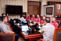 Kapolda Kepri Irjen. Pol. Yan Fitri Halimansyah terima audiensi Paguyuban Marga Tionghoa Kepri Dan Batam (PSMTI) yang diselenggarakan di Ruang Kerja Kapolda Kepri. Senin (8/1/2024). Matapedia6.com/ Dok Humas Polda