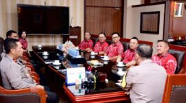 Kapolda Kepri Irjen. Pol. Yan Fitri Halimansyah terima audiensi Paguyuban Marga Tionghoa Kepri Dan Batam (PSMTI) yang diselenggarakan di Ruang Kerja Kapolda Kepri. Senin (8/1/2024). Matapedia6.com/ Dok Humas Polda
