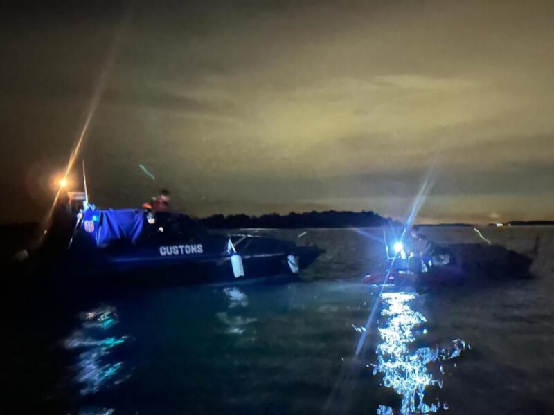 Kapal cepat yang mengangkut 47 karton rokok yang tidak dilengkapi pita cukai yang hendak diselundupkan dari Batam ke Tanjung Buntung. Matapedia6.com/ Dok Bea Cukai