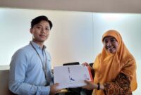 Serah Terima dan Penandatanganan Dokumen Instalasi, UAT dan Lisensi Big Data Platform BigBox, diterima oleh Head of Drugs BPOM, Arlinda Wibiayu (kanan) di Jakarta, beberapa waktu lalu. Foto:Dok/Telkom