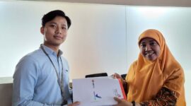 Serah Terima dan Penandatanganan Dokumen Instalasi, UAT dan Lisensi Big Data Platform BigBox, diterima oleh Head of Drugs BPOM, Arlinda Wibiayu (kanan) di Jakarta, beberapa waktu lalu. Foto:Dok/Telkom