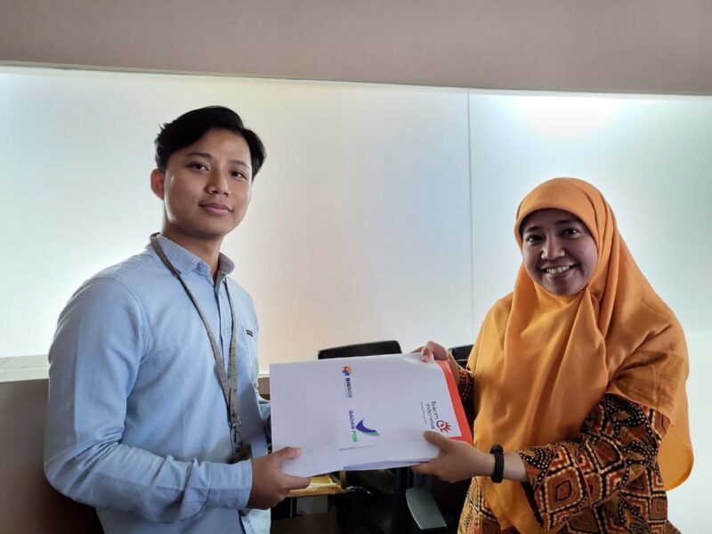 Serah Terima dan Penandatanganan Dokumen Instalasi, UAT dan Lisensi Big Data Platform BigBox, diterima oleh Head of Drugs BPOM, Arlinda Wibiayu (kanan) di Jakarta, beberapa waktu lalu. Foto:Dok/Telkom