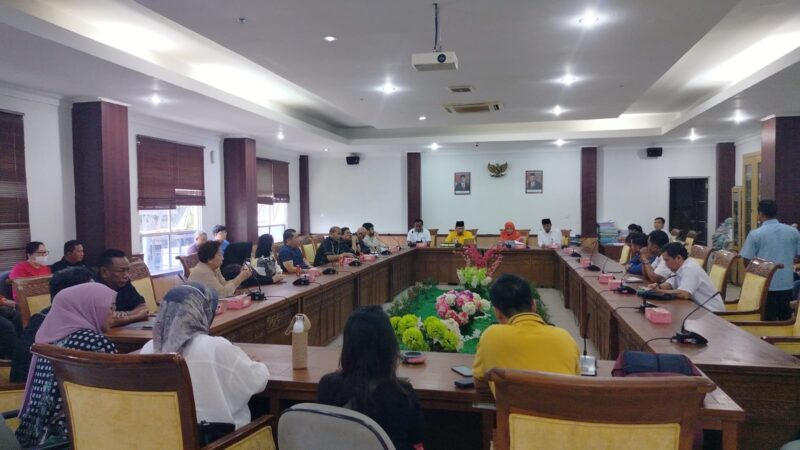 Penghuni Apartemen Pollux RDPU dengan Komisi III DPRD Batam Rabu (10/1/2024). Foto:Luci/matapedia6