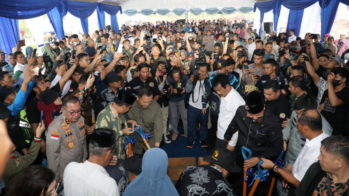 Peletakan batu pertama rumah warga terdampak pengembangan Eco City, Rabu (10/1/2024). Foto: Dok/Humas BP Batam