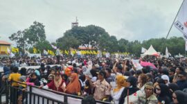 Relawan antusias sambut kedatangan Prabowo di Temenggung, Abdul Jamal, Batam Sabtu (13/1/2024). Foto:Yani/matapedia6