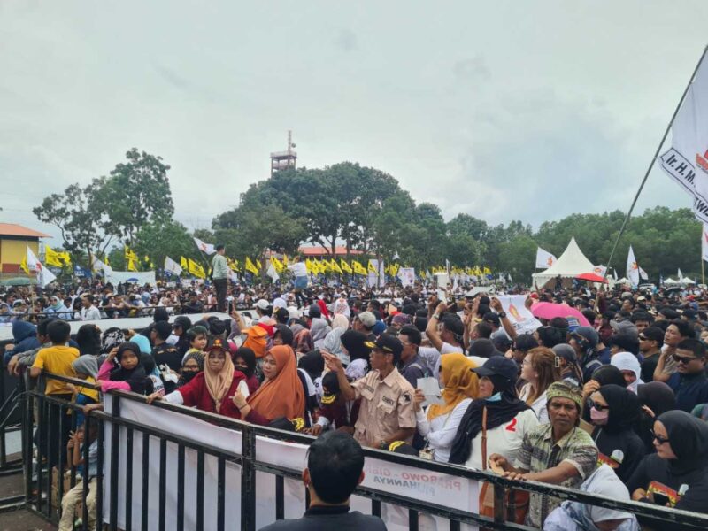 Relawan antusias sambut kedatangan Prabowo di Temenggung, Abdul Jamal, Batam Sabtu (13/1/2024). Foto:Yani/matapedia6