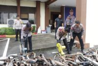 Ratusan knalpot Brong hasil penindakan unit lantas Polresta Barelang dihadirkan saat konferensi pers di halaman Polresta Barelang, Selasa (16/1/2024) Matapedia6.com/ Dok Polresta