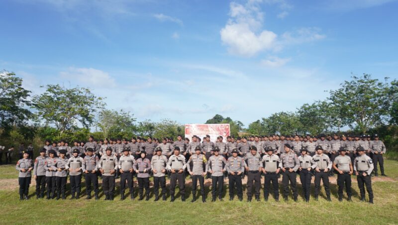 Sebanyak 234 Bintara remaja melaksanakan tradisi pembaretan Bintara Remaja GEL II Tahun Anggaran 2023 yang bertempat di lapangan Bhayangkara Polda Kepri, Senin (15/1/2024) Matapedia6.com/ Dok Polda