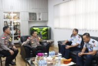 Kapolresta Barelang Kombes Pol Nugroho Tri N menerima kunjungan silaturahmi Danlanud  Hang Nadim Batam Letkol Pnb Sony Aji Pramono di Ruang Kerja Kapolresta Barelang. Selasa (16/01/2024).Matapedia6.com/ Dok Polresta