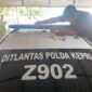 Ditlantas Polda Kepri Pasang Stiker Hitam 60 persen pada bagian belakang lampu rotator mobil Dinas Polisi di Kepri. Matapedia6.com/Luci