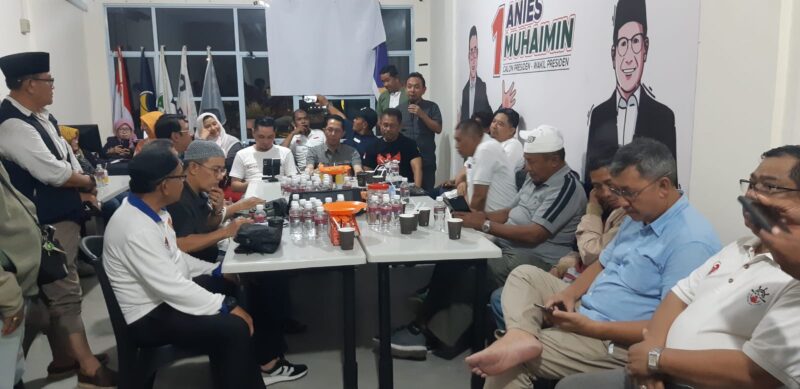 Tim Pemenangan Daerah (TPD) pasangan Capres nomor urut satu Provinsi Kepulauan Riau (Kepri) saat rapat persiapan kedatangan Anies Rasyid Baswedan Ke Kota Batam pada Jumat (19/1/2024).Matapedia6.com/luci