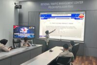 Pelatihan berbahasa inggris jadi agenda Ditlantas Polda Kepri setiap hari Rabu. Anggota Ditlantas Polda Kepri saat ikuti pelatihan. Matapedia6.com/Luci