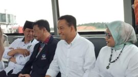 Calon presiden nomor urut satu Anies Baswedan saat tiba di Bandara Hang Nadim Kota Batam, Jumat (19/1/2024) Matapedia6.com/ luci