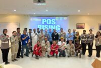 Personel Ditlantas Polda Kepri memberikan sosialisasi keselamatan berlalu lintas melalui program Polantas Bina Warga Asing  kepada Karyawan WNA di PT Mcdermot, Kamis (18/1/2024).Matapedia6.com/ Dok Ditlantas
