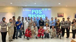 Personel Ditlantas Polda Kepri memberikan sosialisasi keselamatan berlalu lintas melalui program Polantas Bina Warga Asing  kepada Karyawan WNA di PT Mcdermot, Kamis (18/1/2024).Matapedia6.com/ Dok Ditlantas